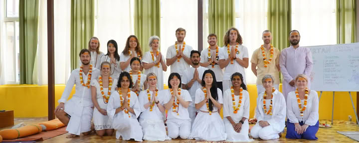 Formación Holística de Yoga de 200 Horas