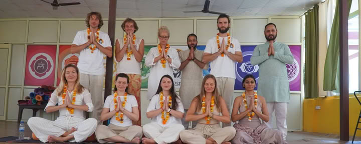 Formación de Profesores de Yoga Holístico de 300 Horas