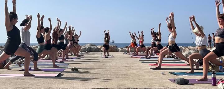 Vinyasa junto al mar