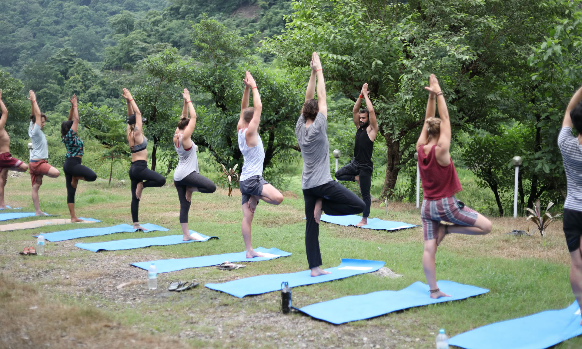 Formación de profesores de yoga con sanación sonora en Rishikesh