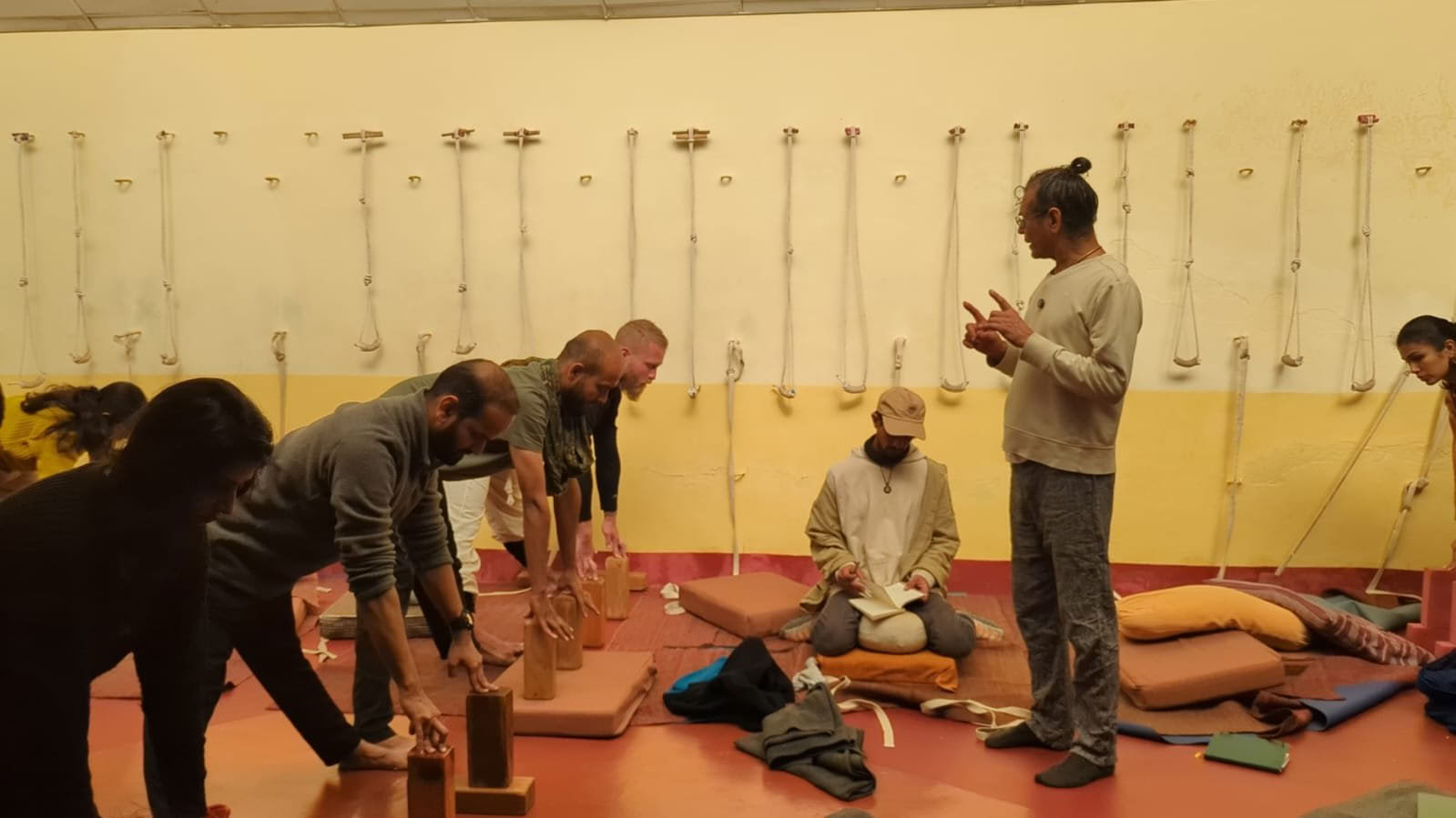 Curso intensivo de yoga de 160 horas en Dharamshala