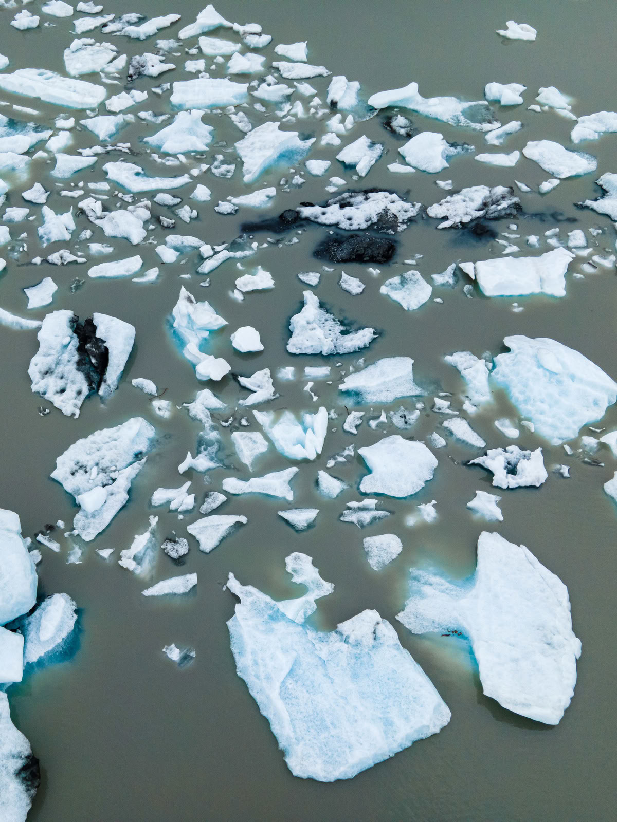 Kayak en lago glaciar