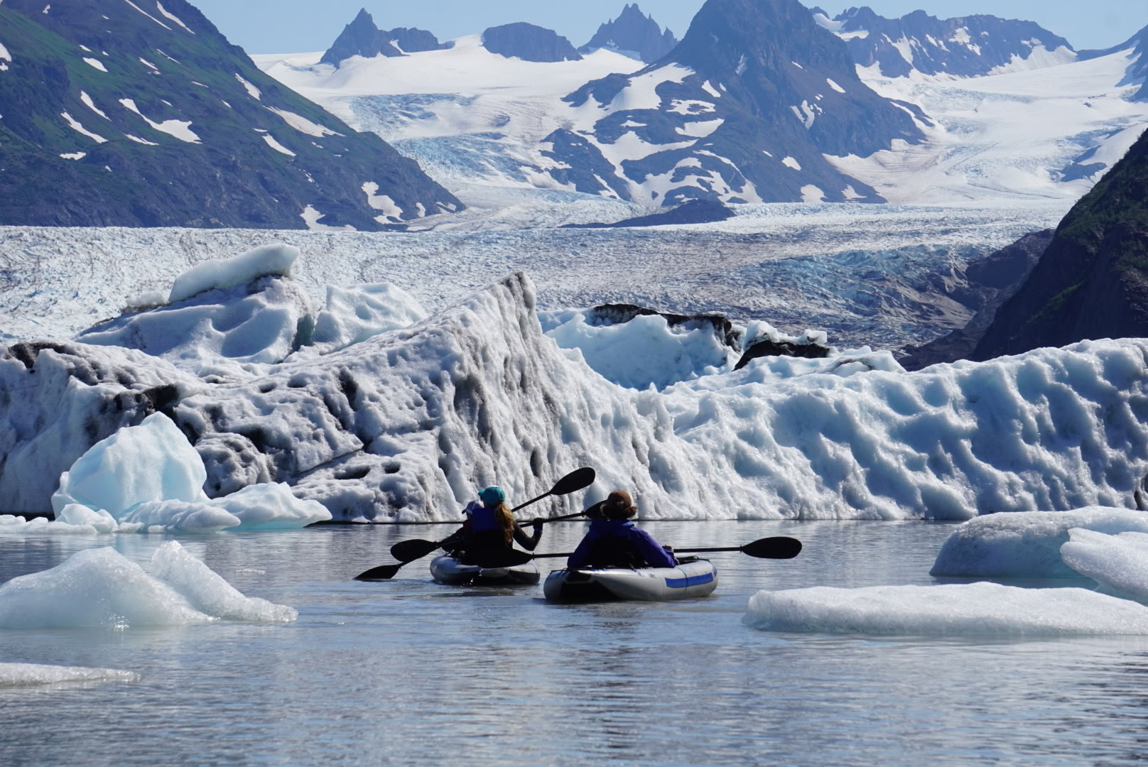 Kayak en lago glaciar