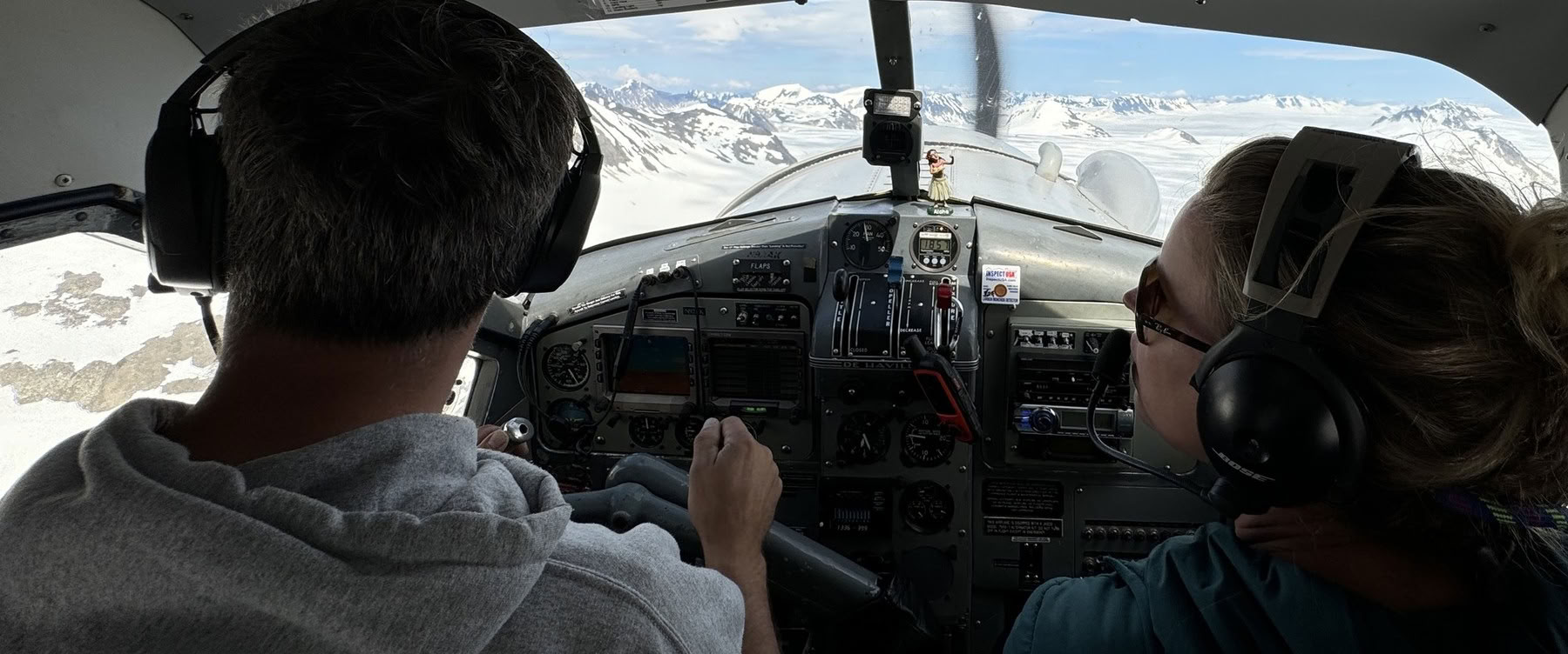 Búsqueda de oro y vuelo sobre el glaciar