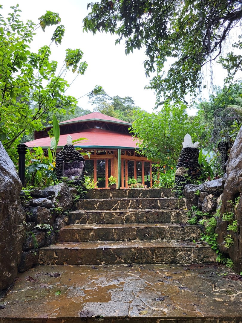 PachaMama Eco Village & Centro de Retiro