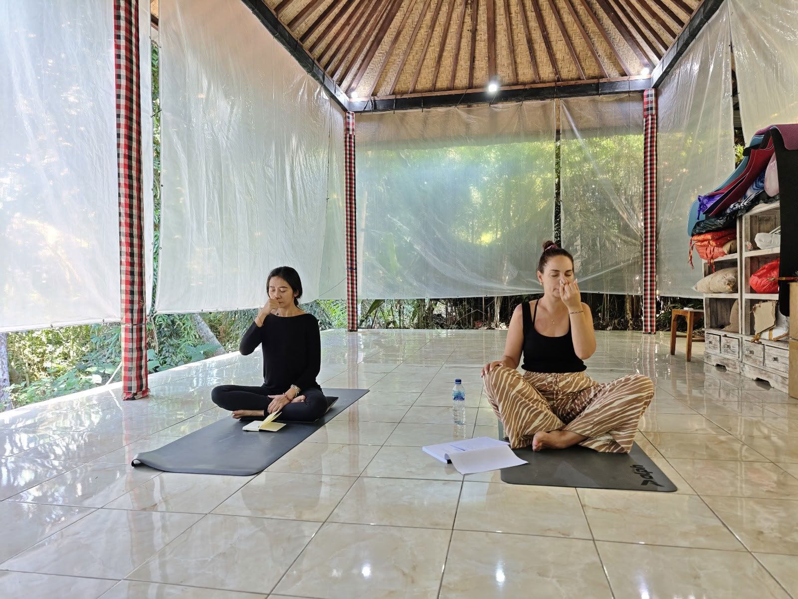 Bali Yoga Center - Clases de yoga y YTT en Ubud Bali