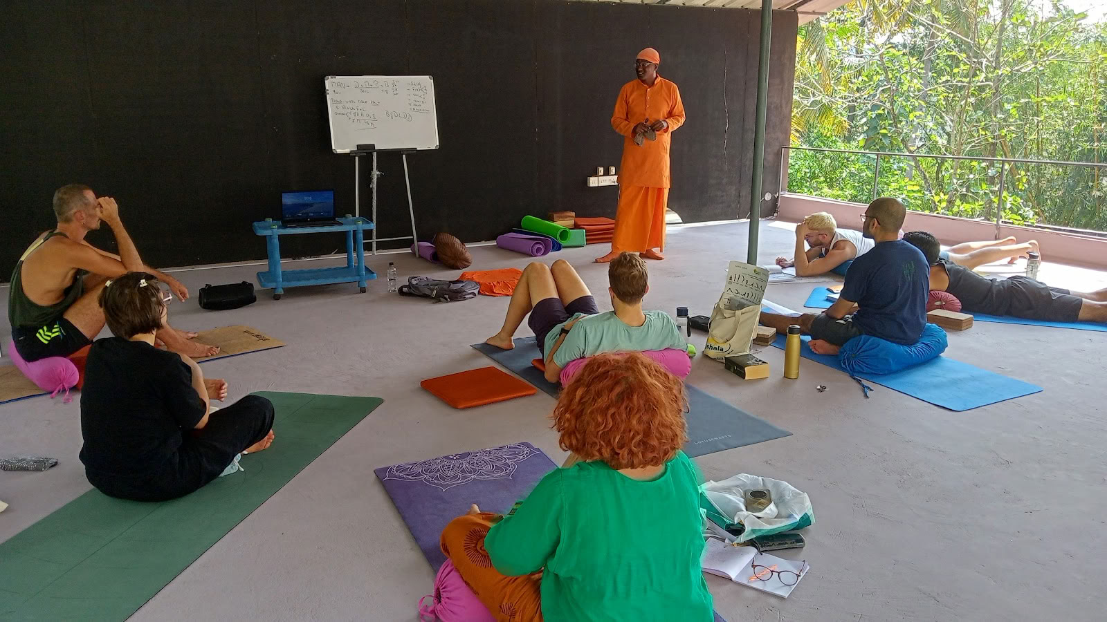 Rishikul Yogshala - Formación de profesores de yoga en Kerala