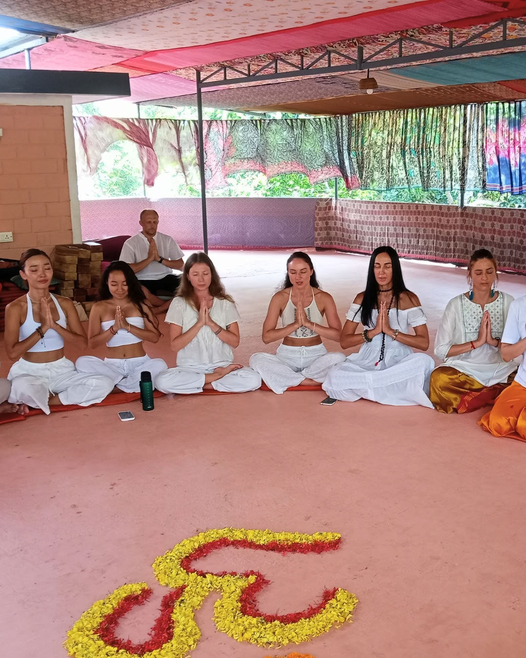 Rishikul Yogshala - Formación de profesores de yoga en Kerala