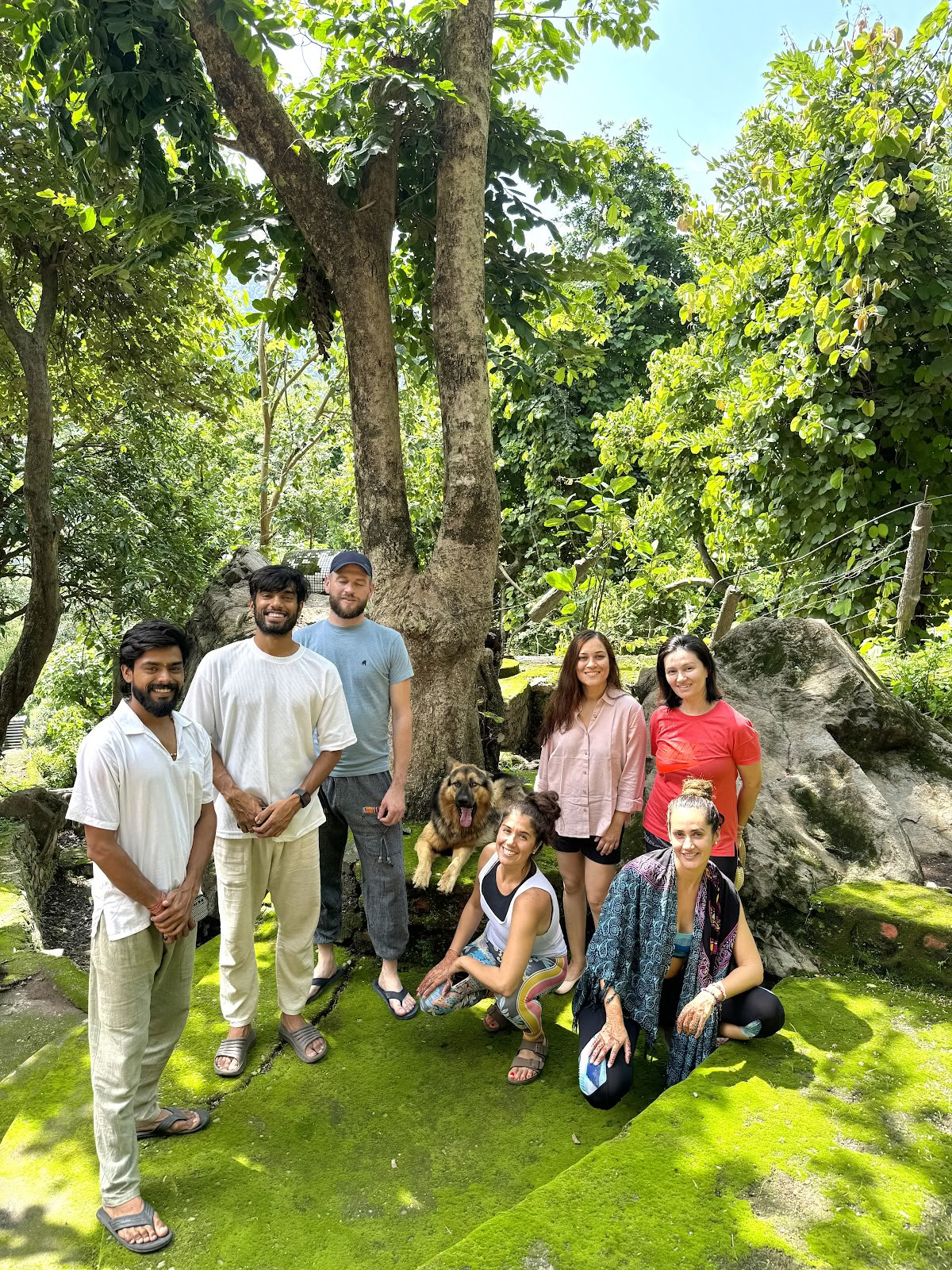 Abhyasa Yogmath | Ashram tradicional de yoga y meditación en Rishikesh, India
