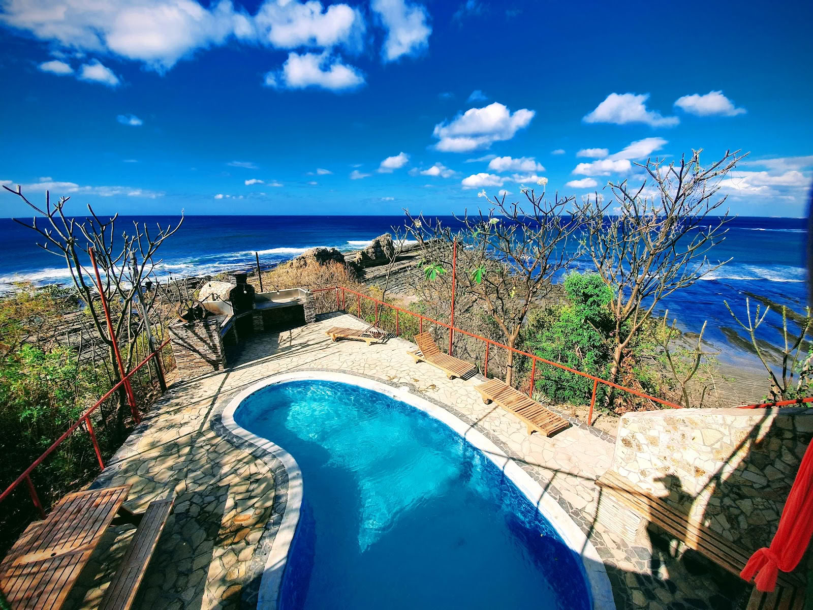 Magnific Rock - Surf Resort & Yoga Retiro Nicaragua