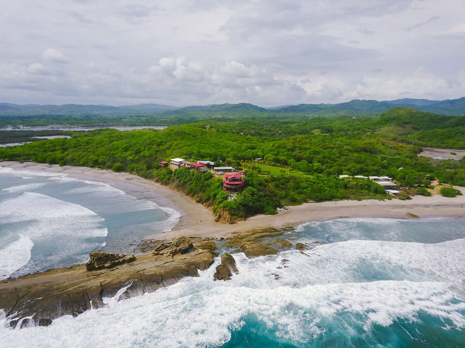 Magnific Rock - Surf Resort & Yoga Retiro Nicaragua