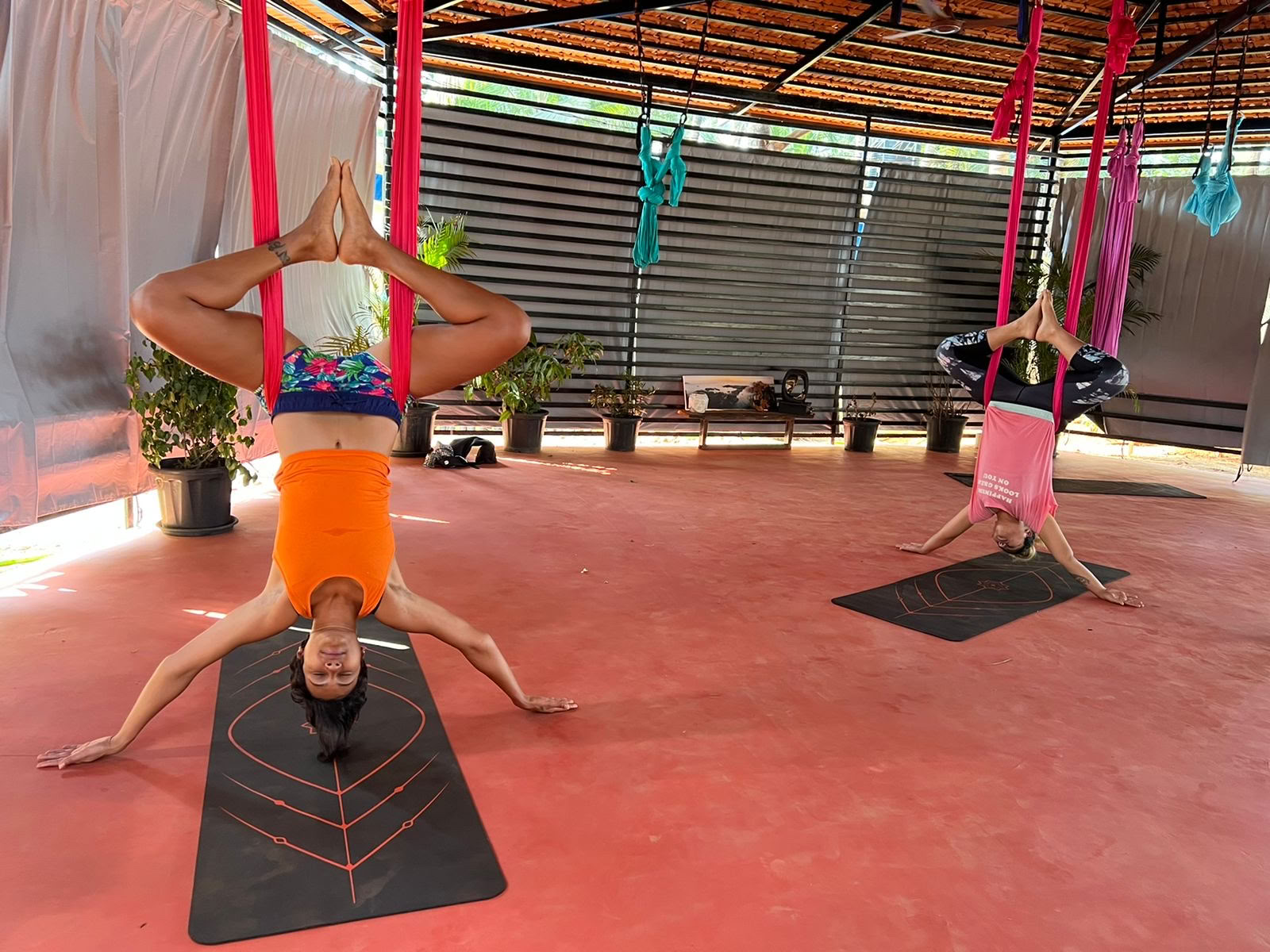 OM Studio Agonda - Yoga Aéreo y Sanación con Sonido en Goa