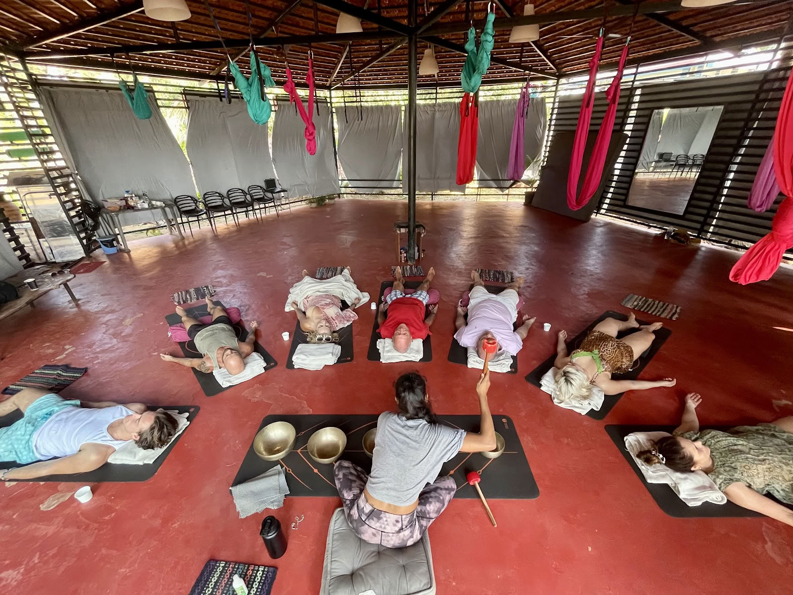 OM Studio Agonda - Yoga Aéreo y Sanación con Sonido en Goa
