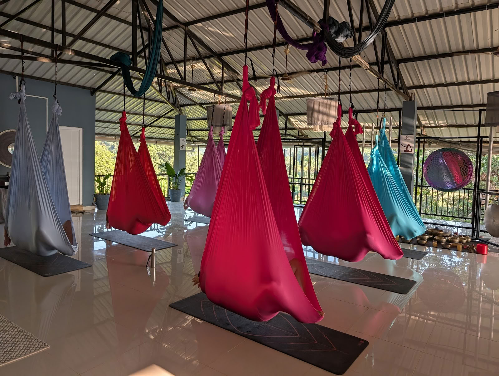 OM Studio Agonda - Yoga Aéreo y Sanación con Sonido en Goa