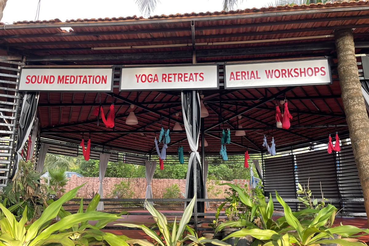 OM Studio Agonda - Yoga Aéreo y Sanación con Sonido en Goa