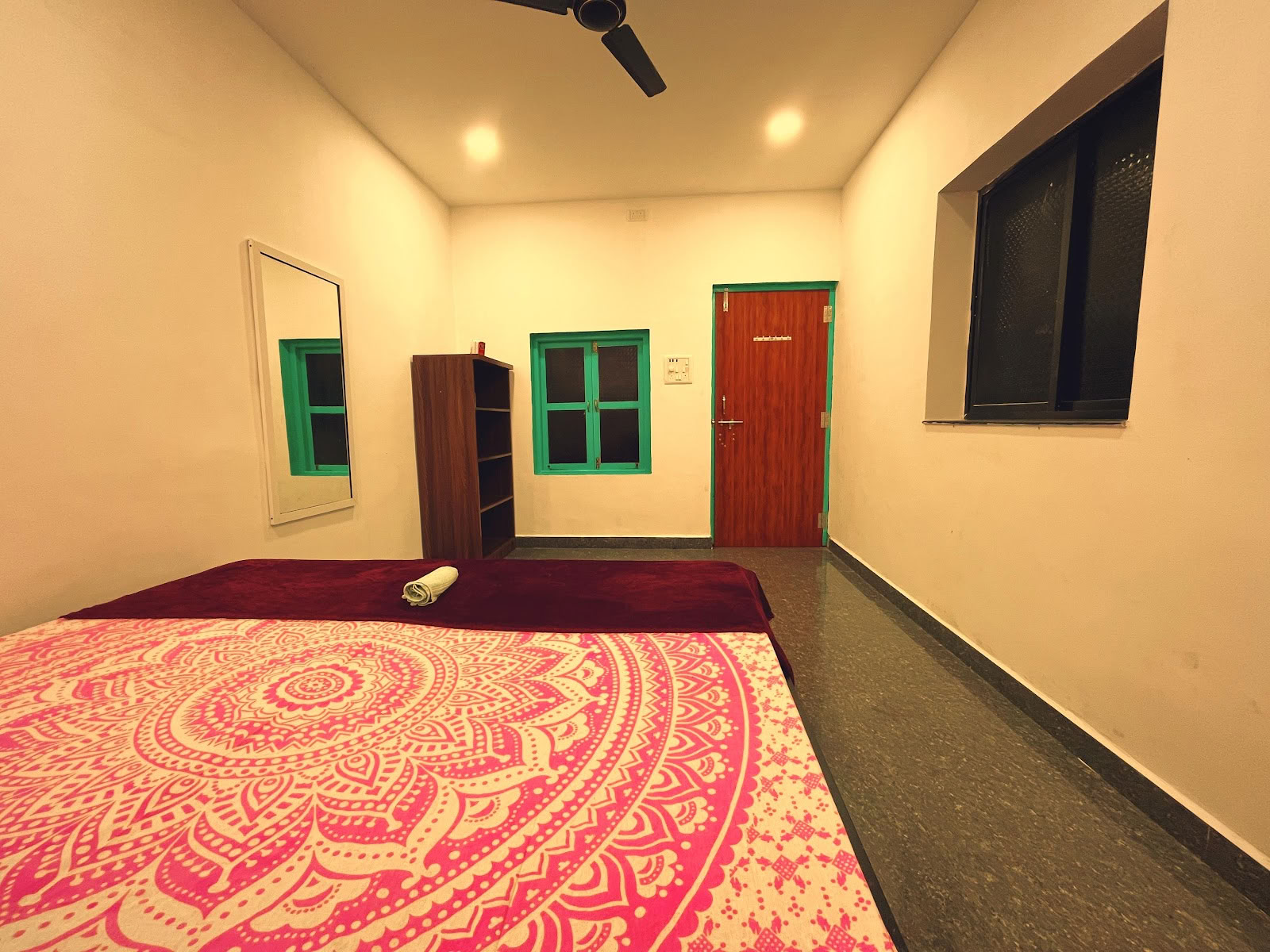 Tapas Yoga India| Mejor formación de profesores de yoga y retiro de yoga en India