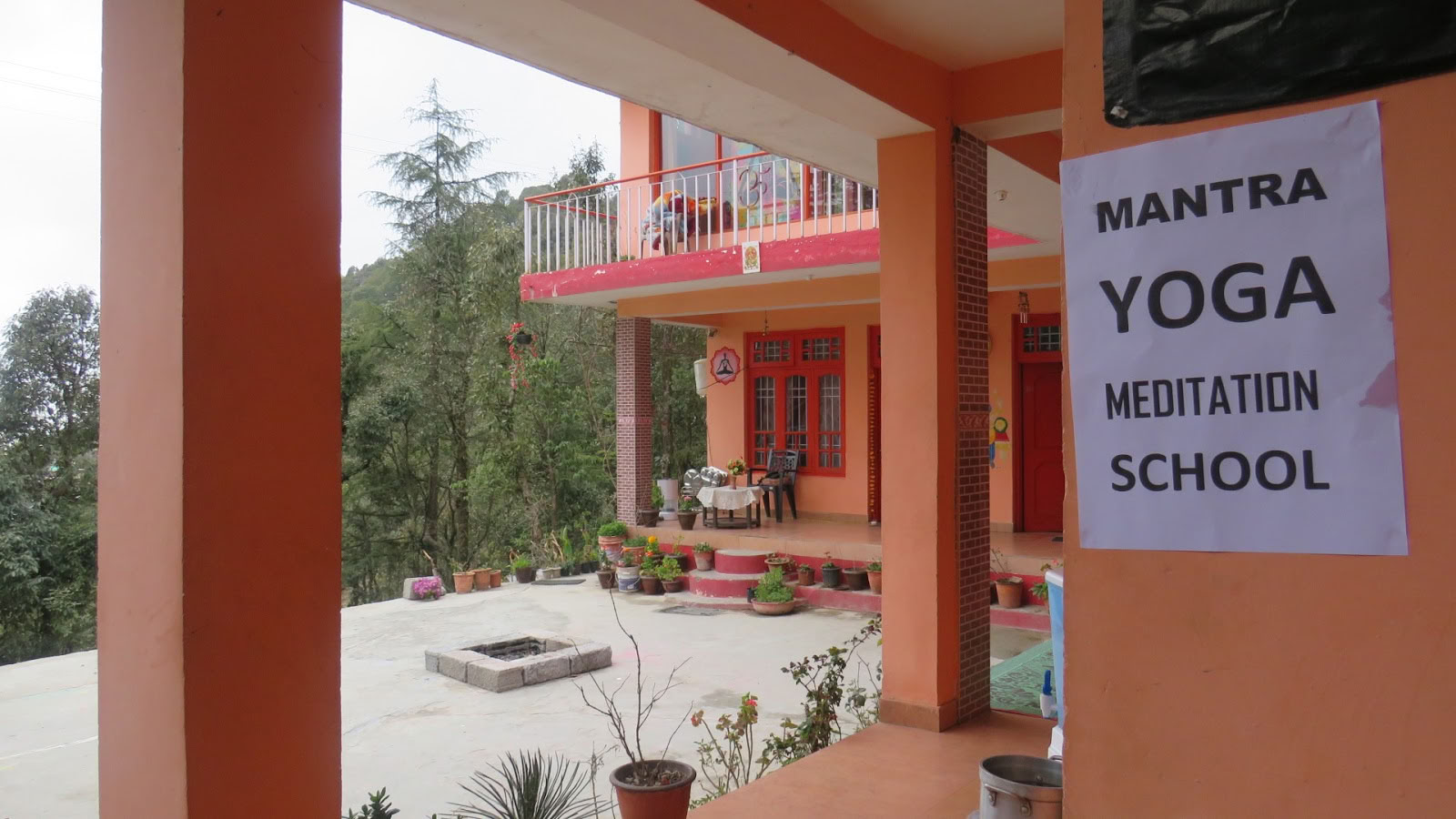 Mantra Yoga & Meditation Retiros