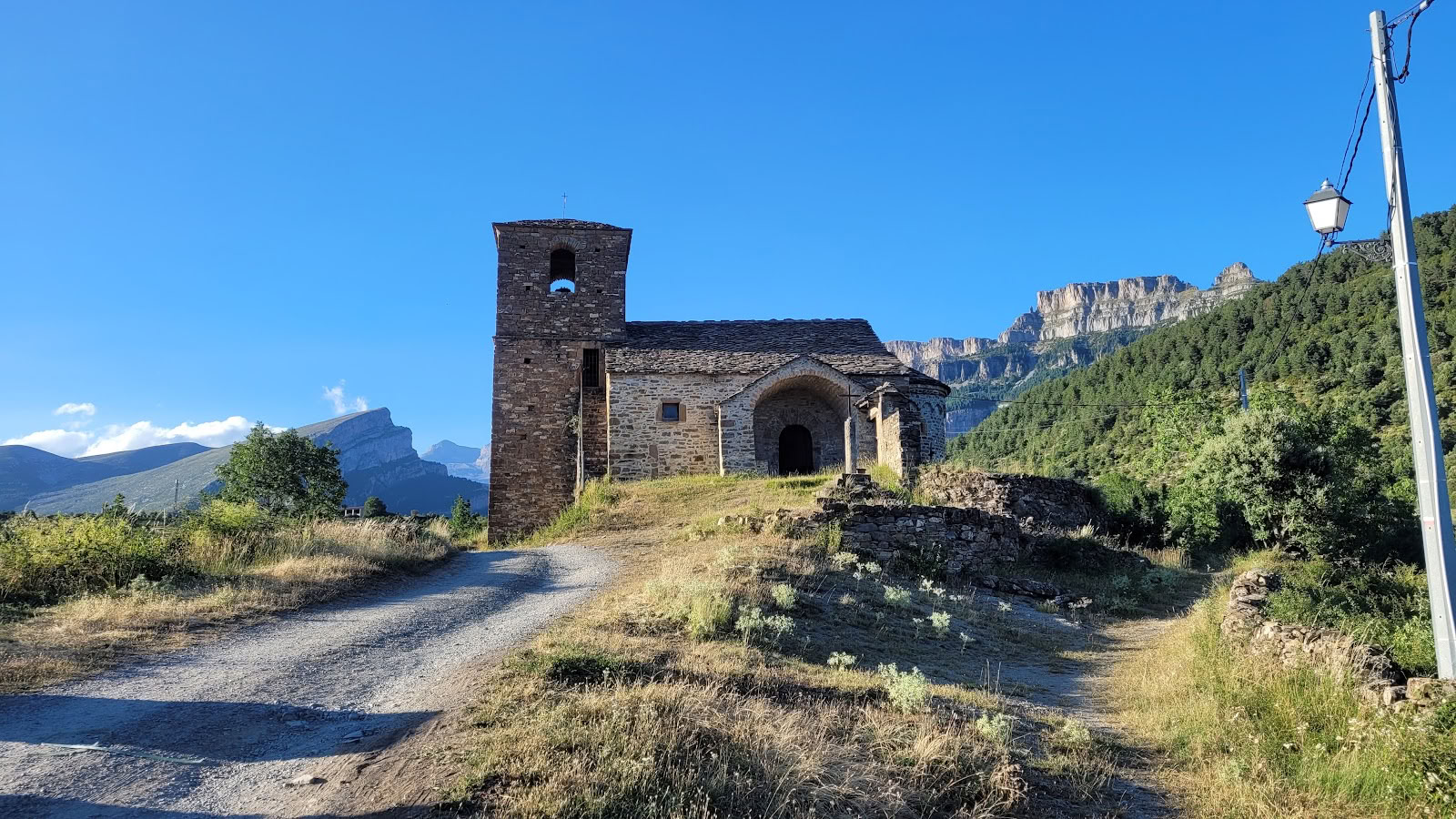 Casa Cuadrau: Yoga, Arte y Naturaleza en los Pirineos