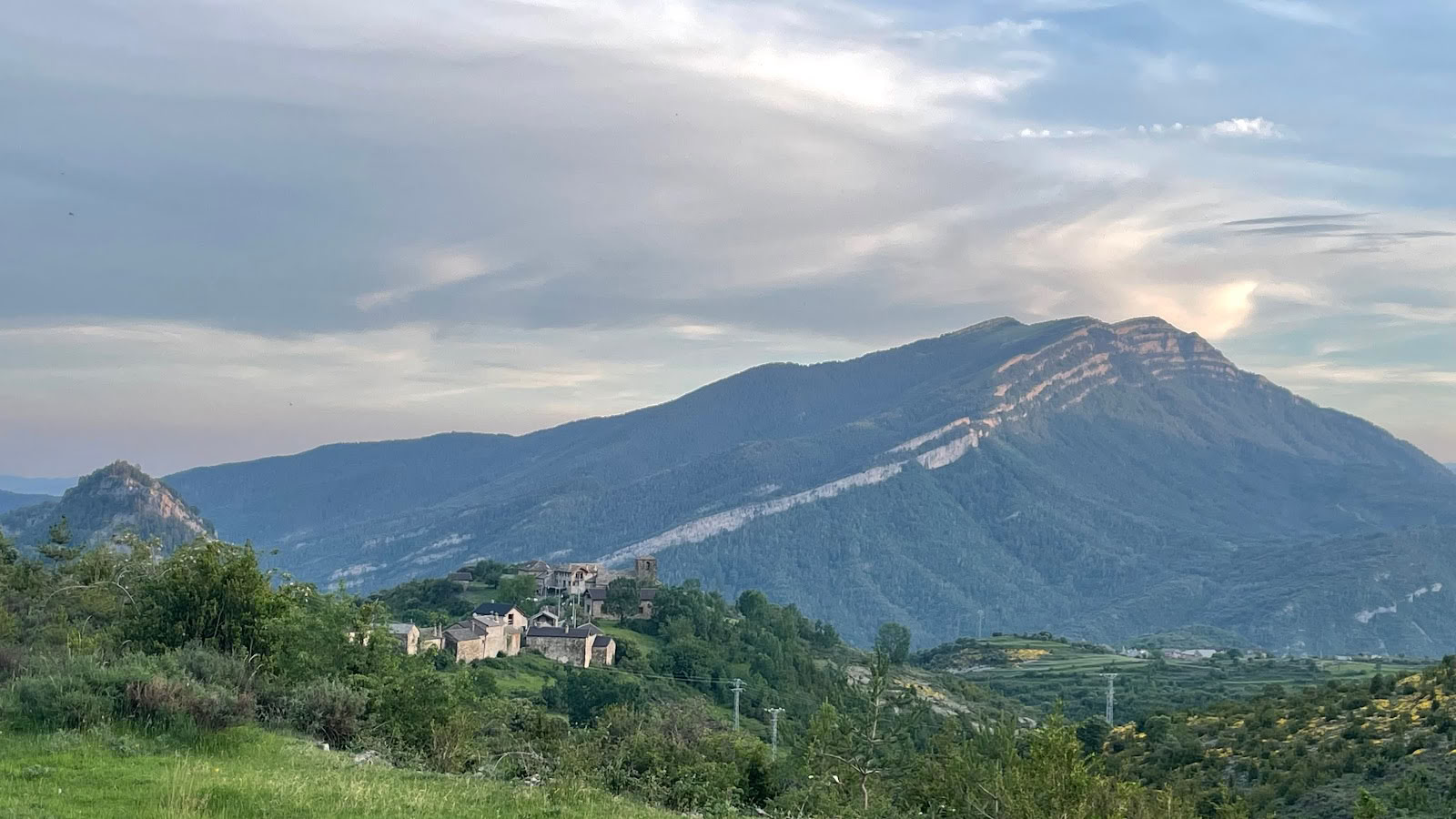 Casa Cuadrau: Yoga, Arte y Naturaleza en los Pirineos