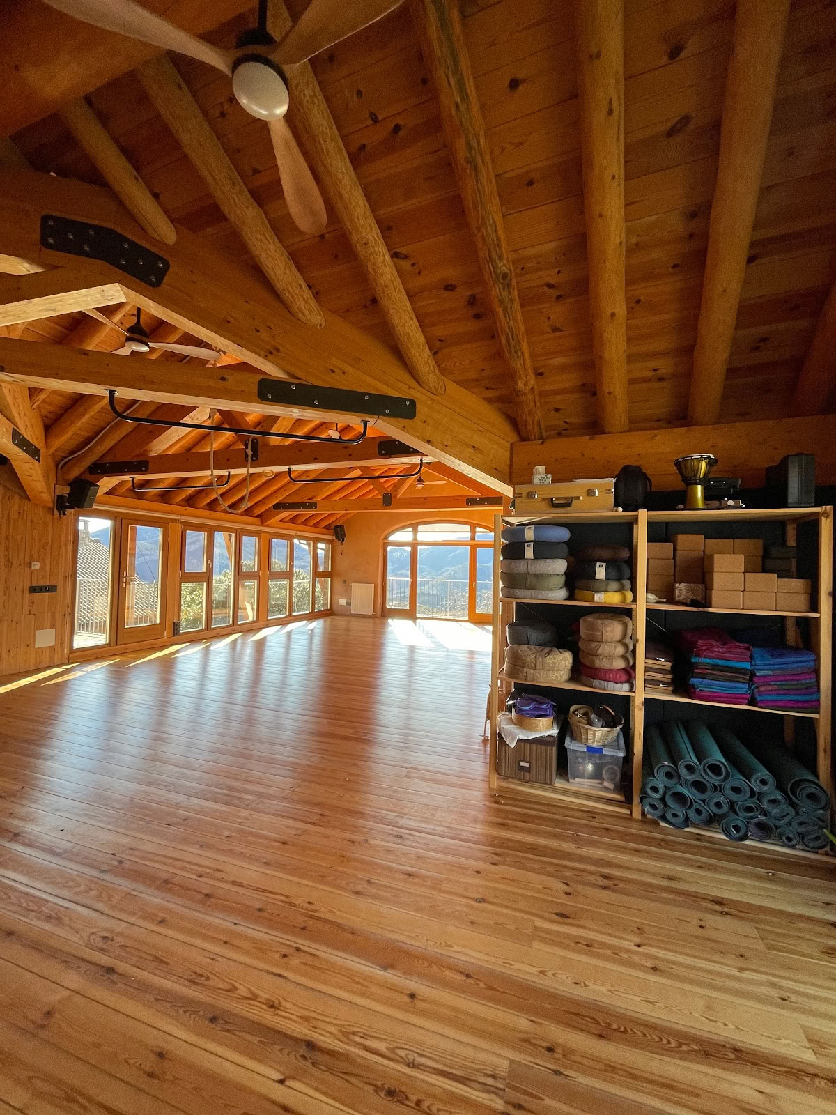 Casa Cuadrau: Yoga, Arte y Naturaleza en los Pirineos