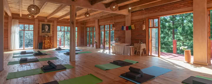 Centro de retiros de meditación y yoga de la familia Hridaya
