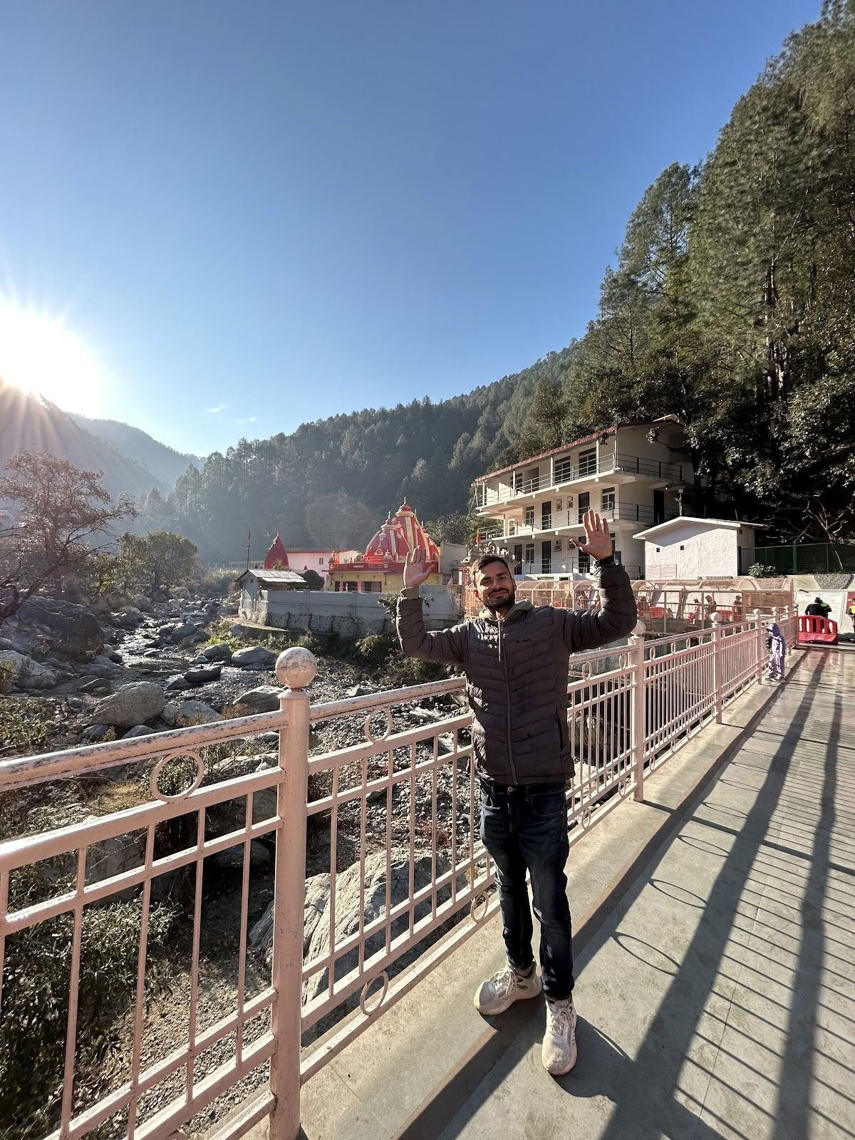 Rishiganga Yogshala - Escuela de Formación de Profesores de Yoga y Retiros de Yoga en Rishikesh
