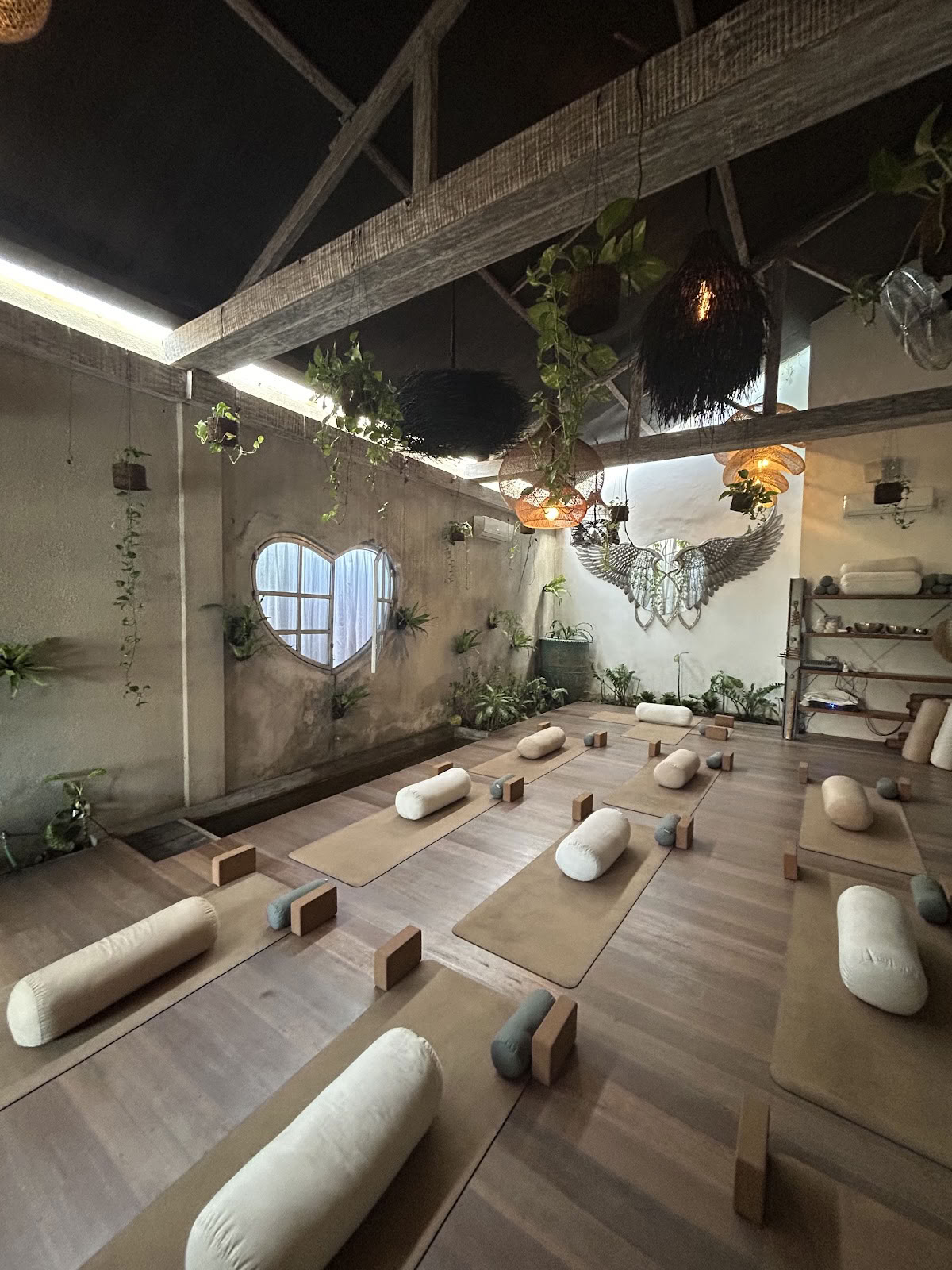 Heart Space Bali - Estudio de Yin Yoga y Bienestar Integral