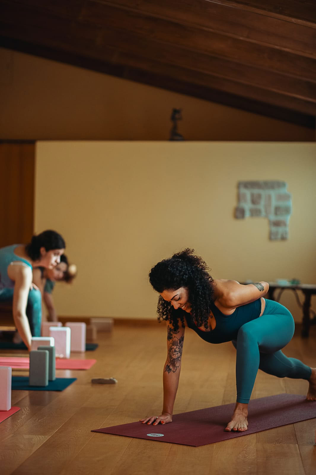 Vinyasa Yoga con Adriana, en inglés, multnivel