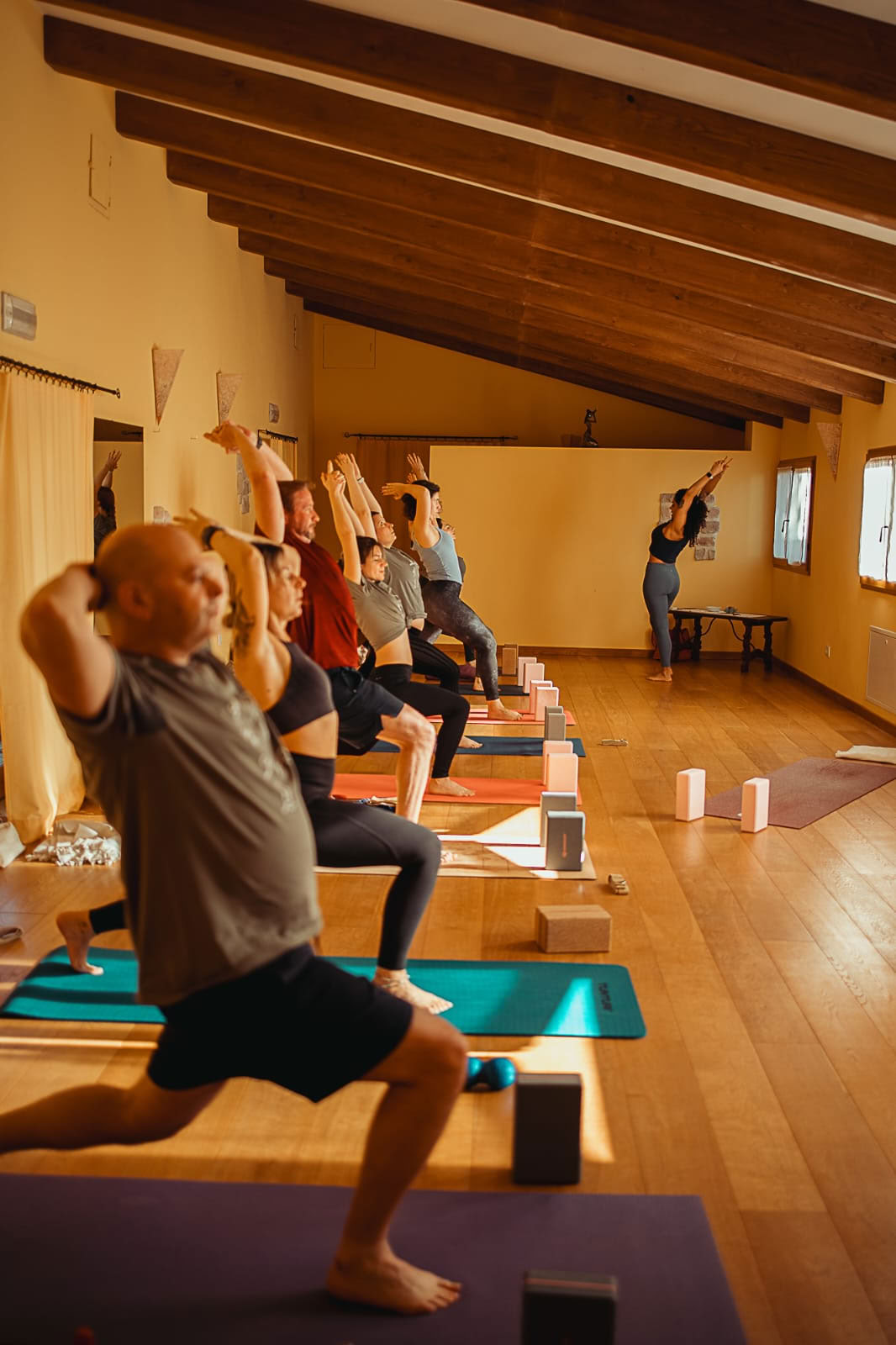 Vinyasa Yoga con Adriana, en inglés, multnivel