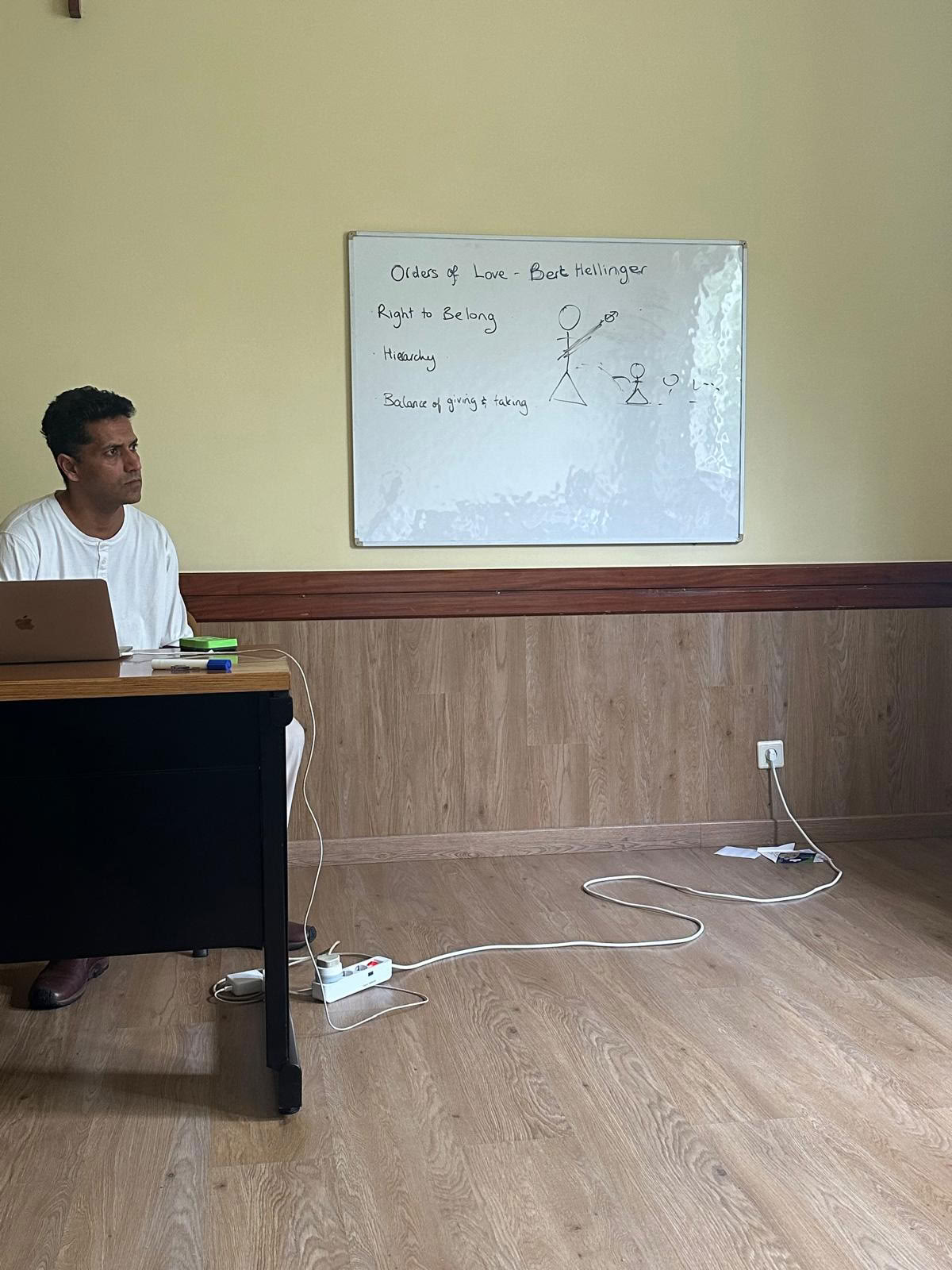 Dr. Ameet Aggarwal ND, médico naturópata, homeópata, psicoterapeuta