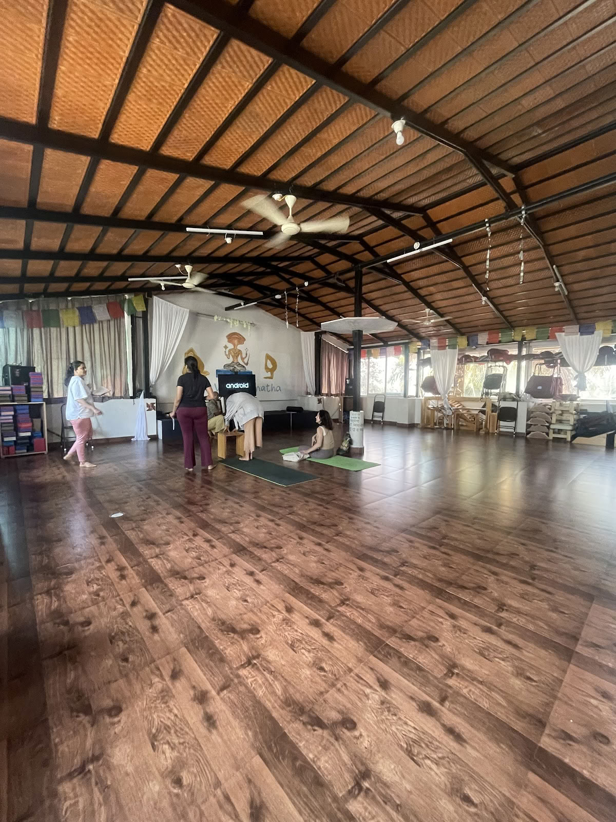 Yoga con Srinatha, Mysore, India - Centro de Formación de Profesores de Yoga Ashtanga | Hatha | Iyengar