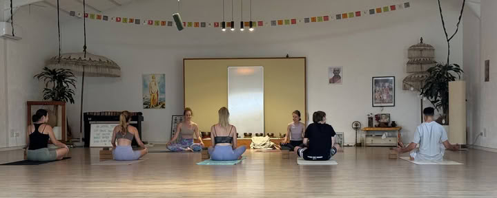 Escuela internacional de formación de profesores de yoga Green Yoga