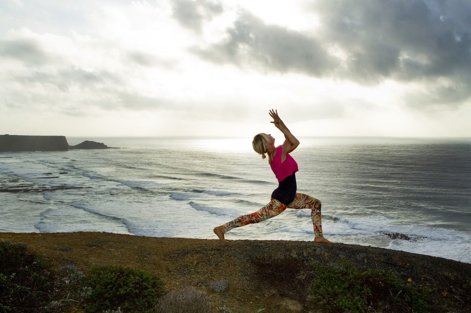 Yoga oceánico y trabajo corporal holístico y terapia somática, retiros transformadores, Portugal, Aljezur, Algarve