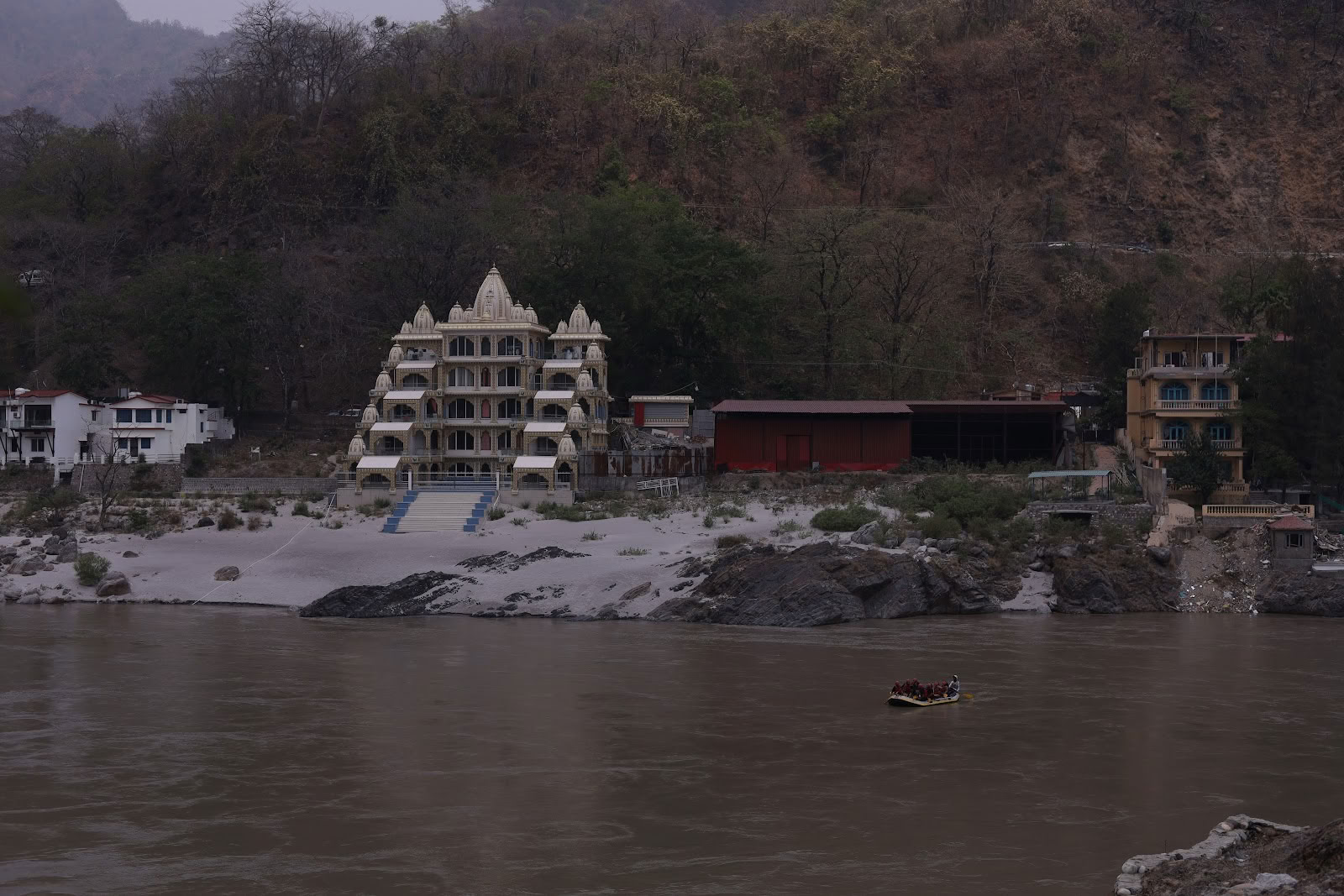 Un Instituto Yóguico del Himalaya en Rishikesh