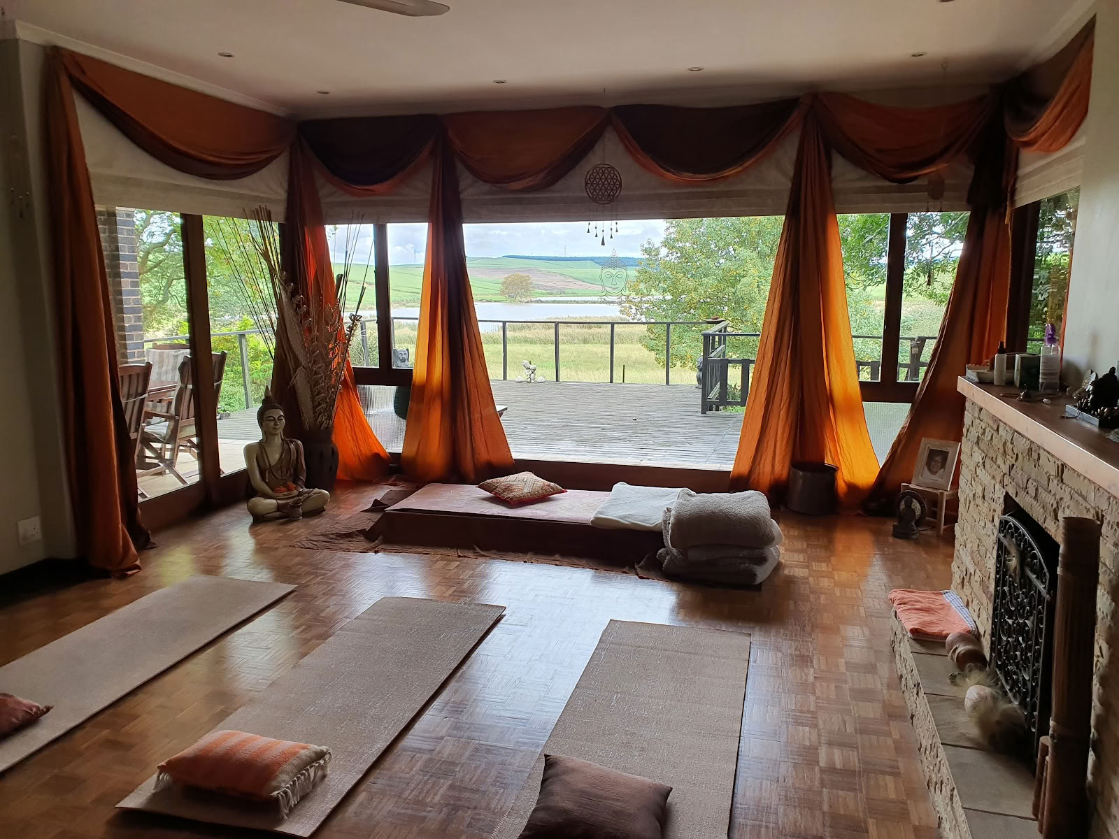 Retiro de yoga en el campo Pathways