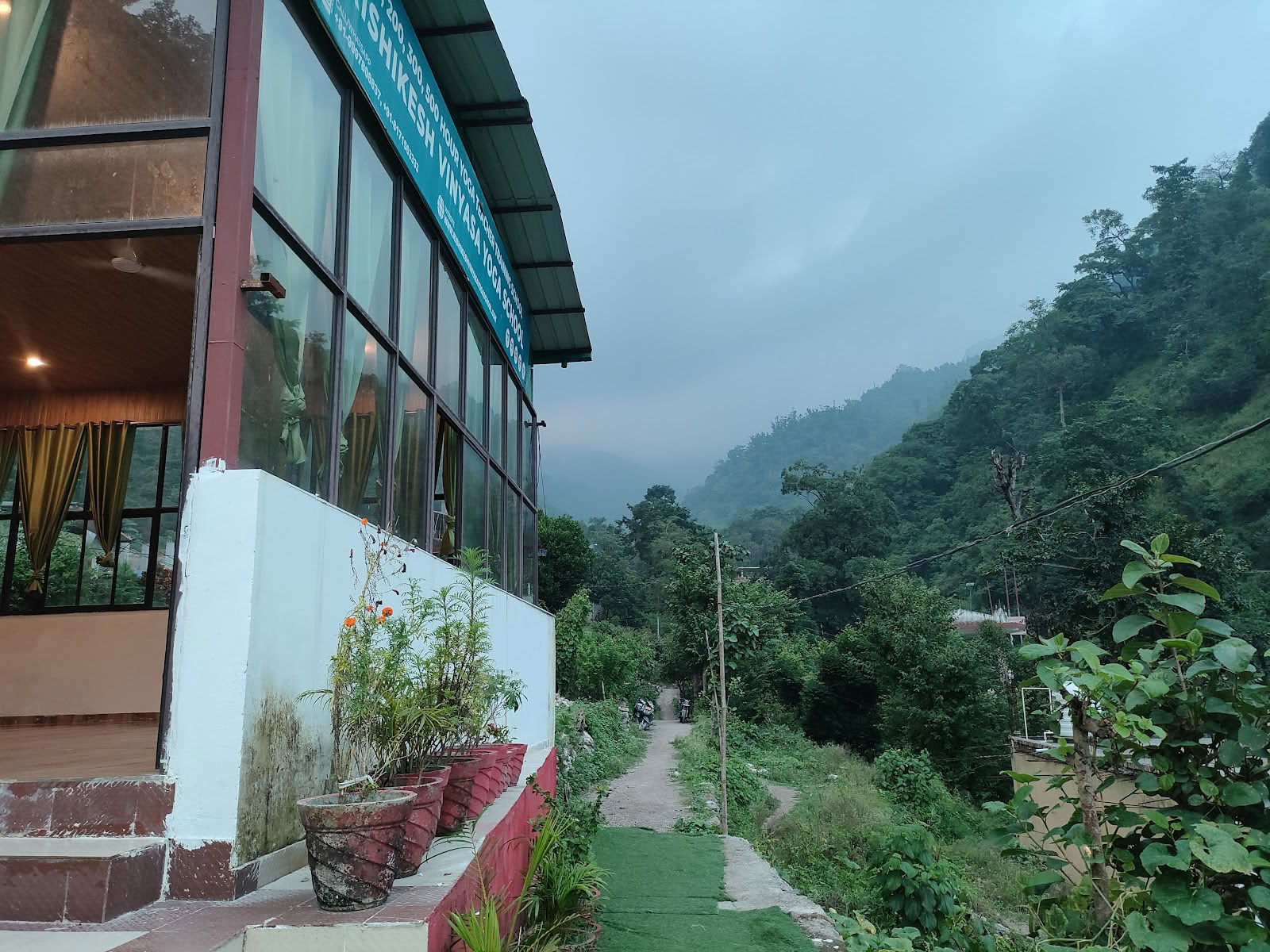 Escuela de Yoga Vinyasa en Rishikesh - Formación de Profesores de Yoga en Rishikesh, India