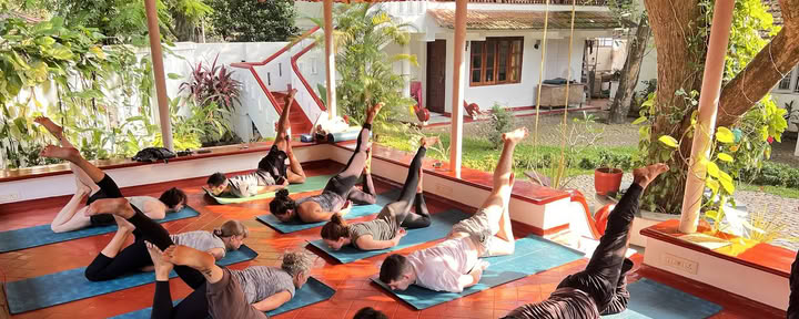 Escuela Santhi de Yoga y Estudios de Vedanta