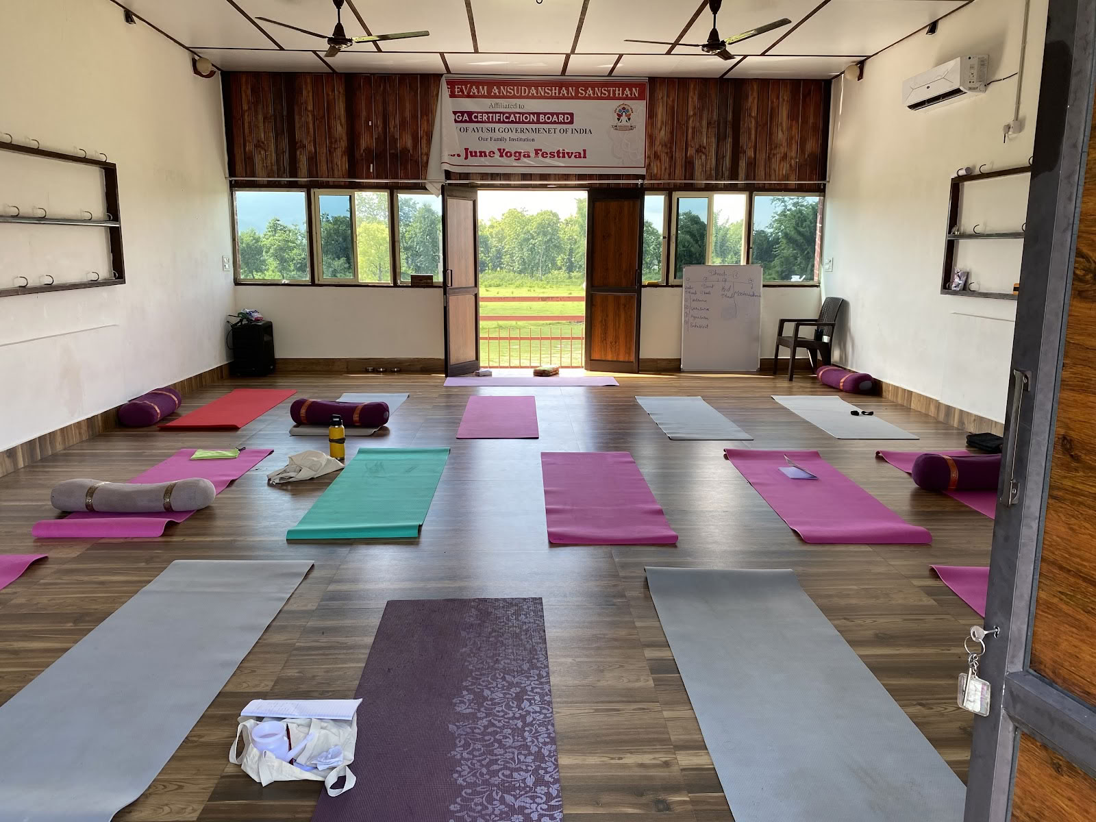 Escuela de Yoga Triguna