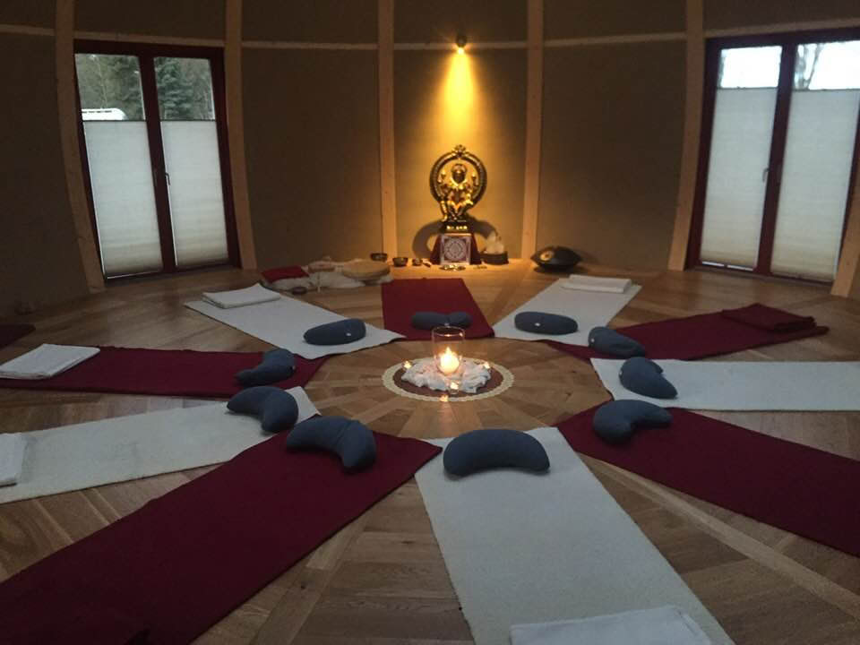 Yogini Dome - Espacio de Sonido del Silencio / Retiro, Yoga y Meditación