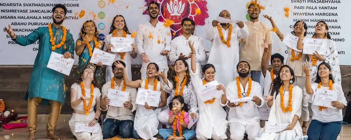 Escuela de Yoga Ashtanga de Rishikesh - TTC de Yoga en Rishikesh