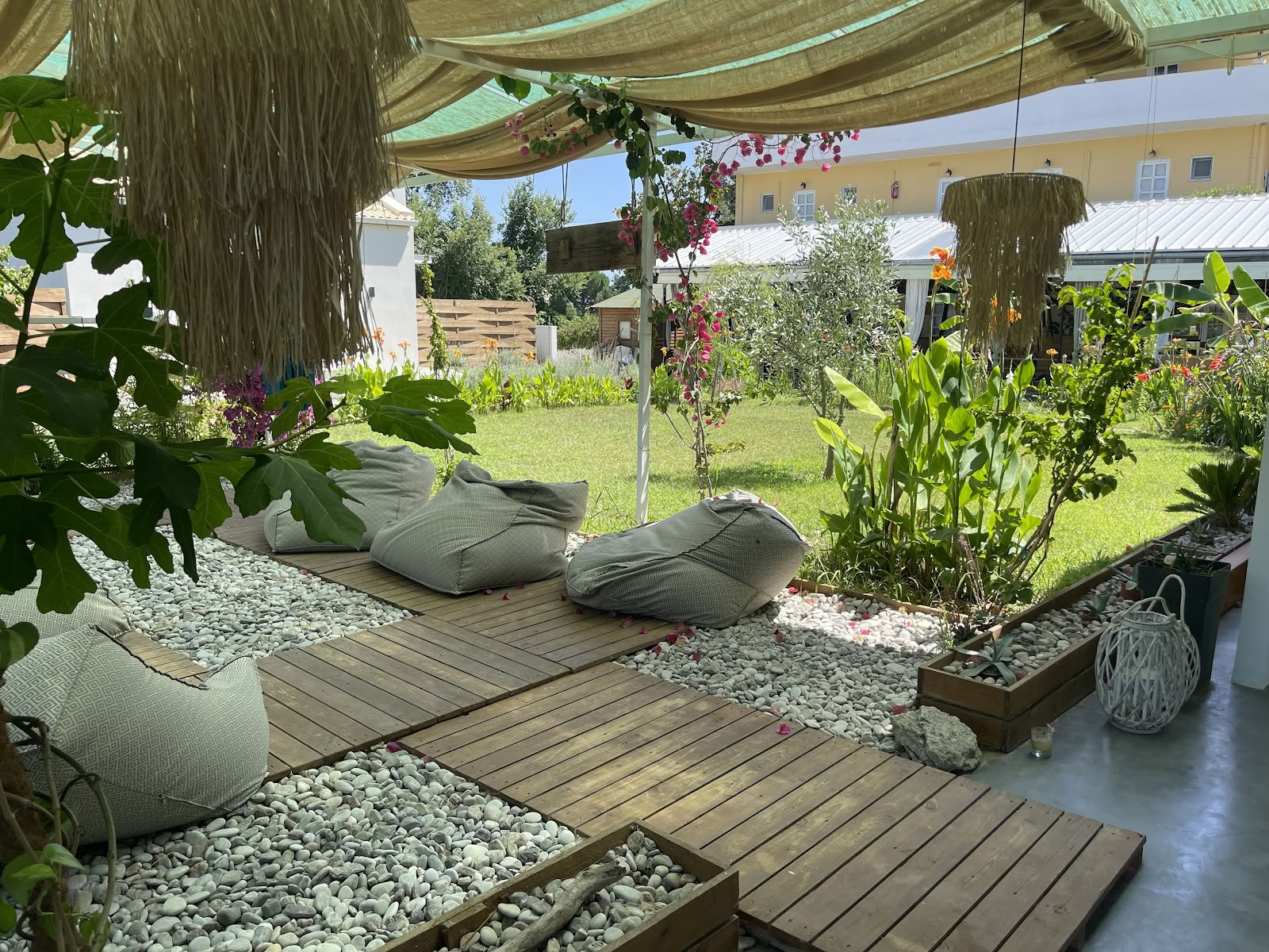 Escuela y Centro de Retiros INEA Yoga