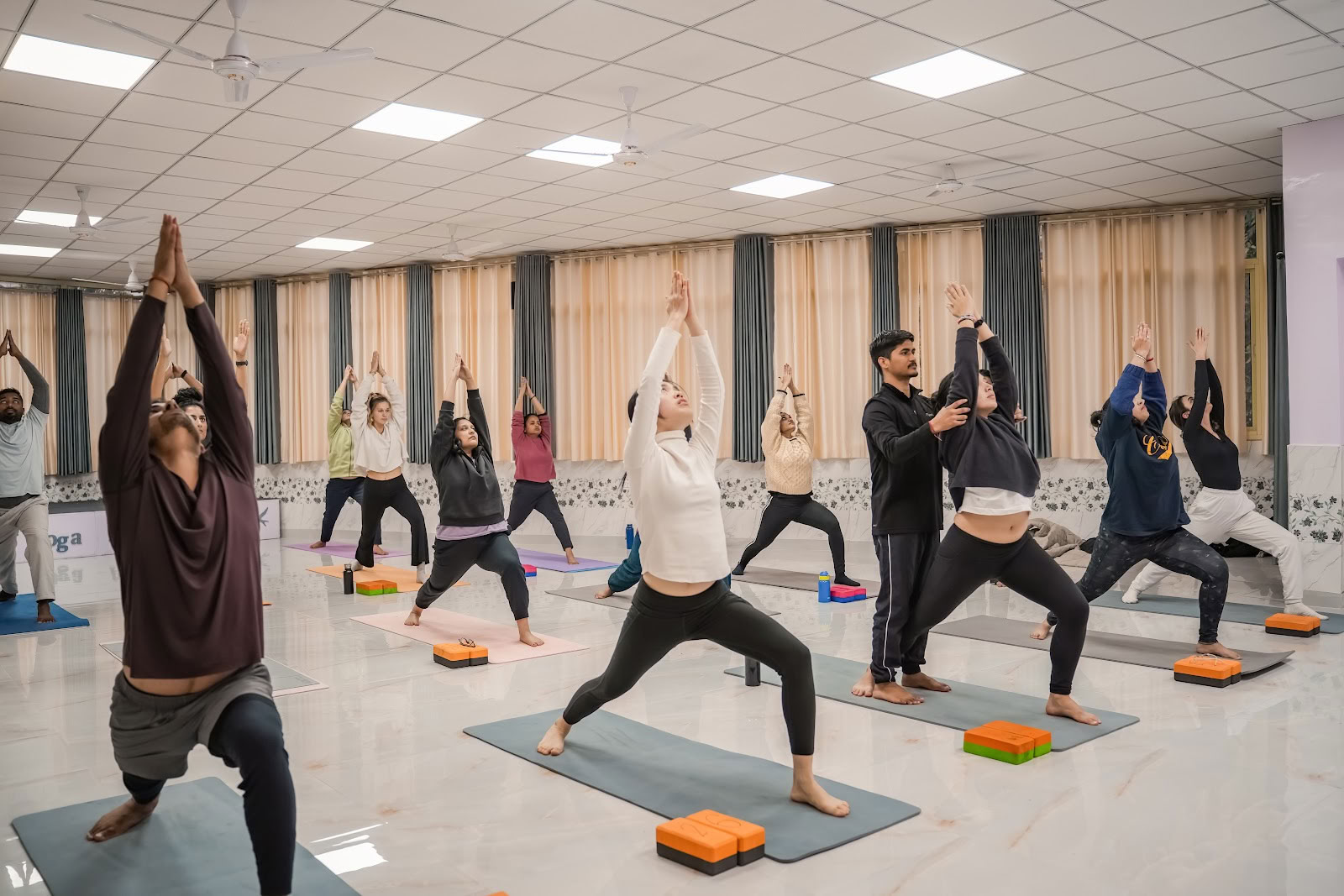 Academia de Yoga Mind Bliss