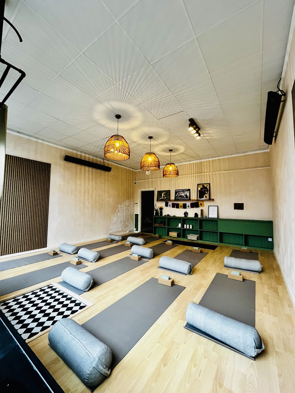 Joy Yoga Wellness Studio – Yoga con calor infrarrojo