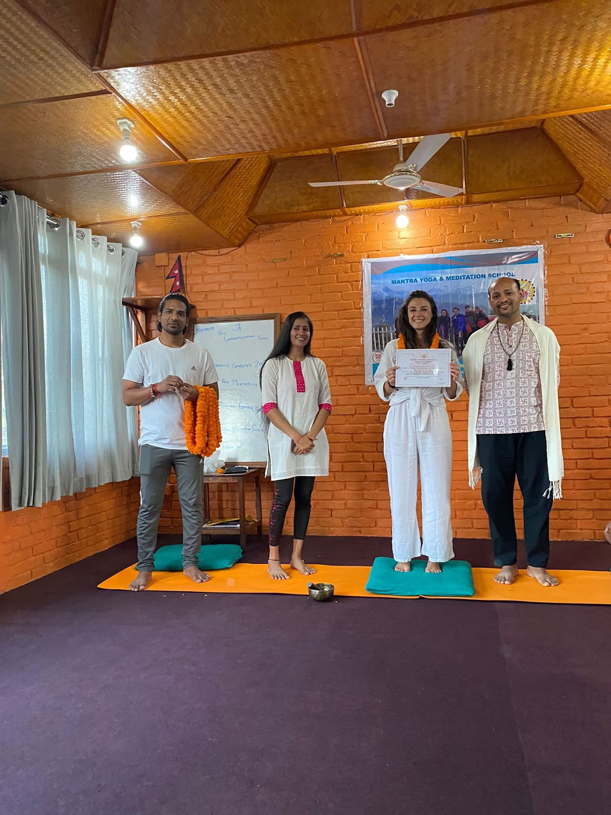 Formación de profesores de yoga en Nepal: 200 horas y 300 horas en la Escuela de Mantra Yoga de Pokhara