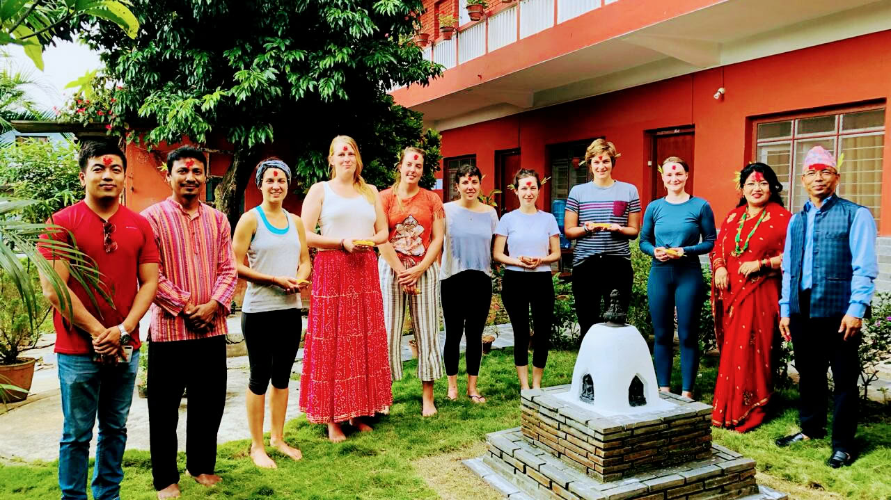 Formación de profesores de yoga en Nepal: 200 horas y 300 horas en la Escuela de Mantra Yoga de Pokhara