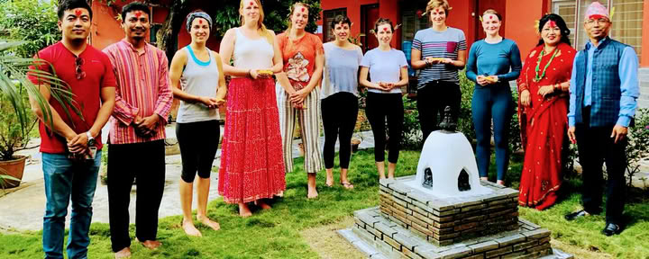 Formación de profesores de yoga en Nepal: 200 horas y 300 horas en la Escuela de Mantra Yoga de Pokhara