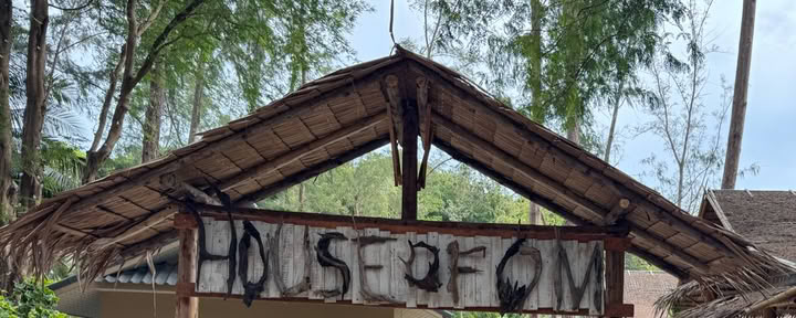 Casa de Om, playa de Bovy