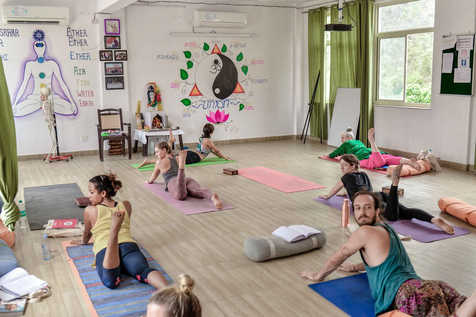 Adi Yogpeeth: TTC de yoga de 200, 300 y 500 horas en Rishikesh