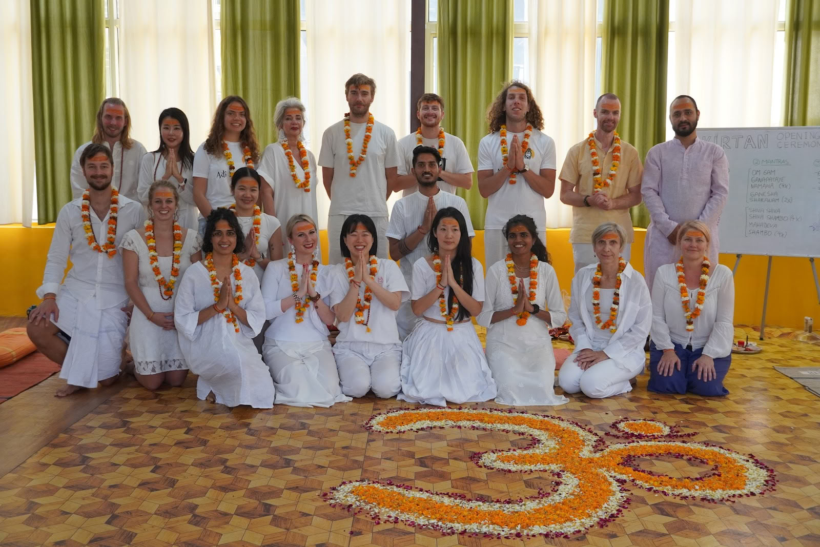 Adi Yogpeeth: TTC de yoga de 200, 300 y 500 horas en Rishikesh