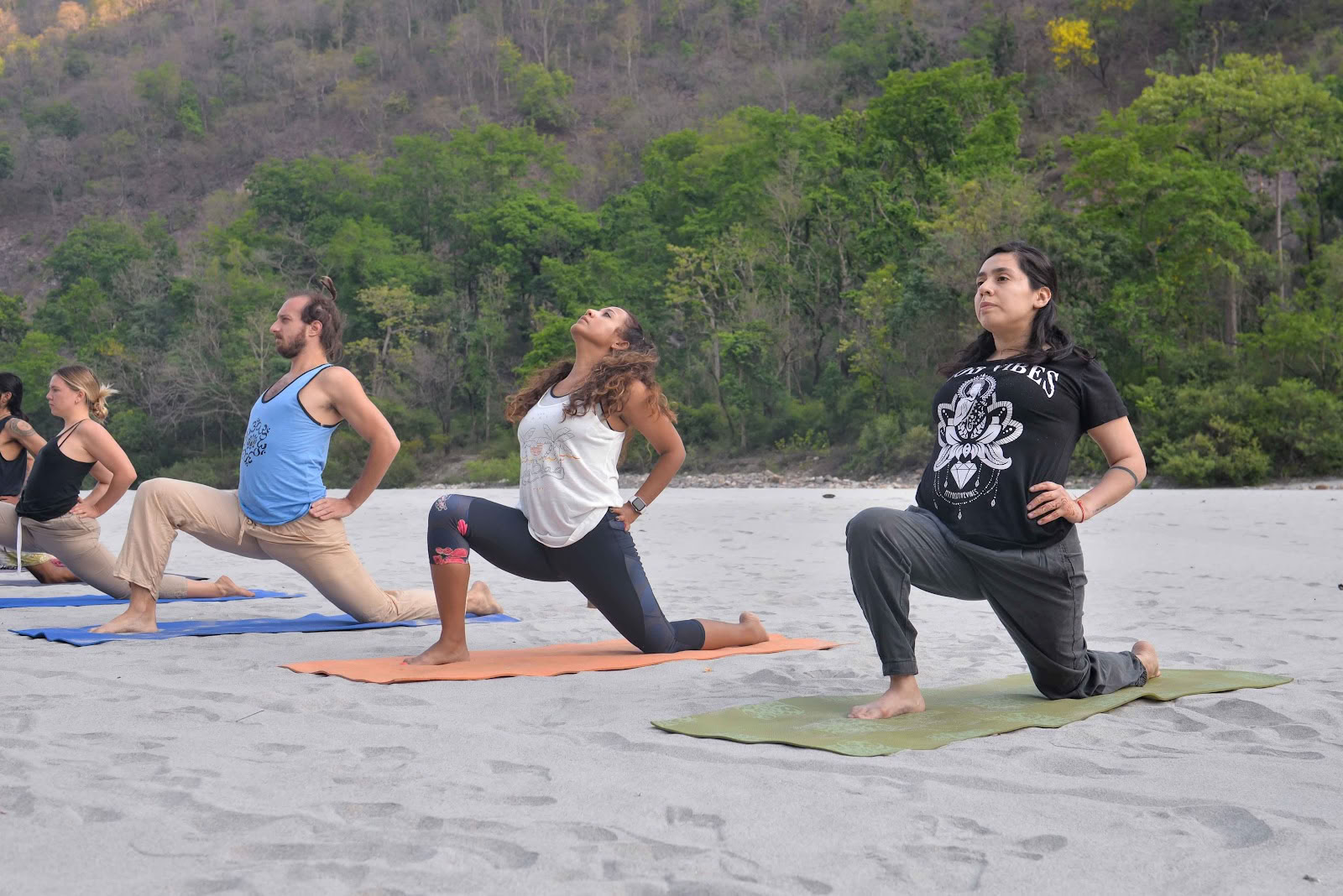 Adi Yogpeeth: TTC de yoga de 200, 300 y 500 horas en Rishikesh